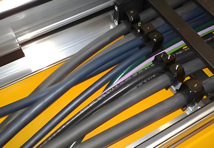 拖链内部的电缆长度